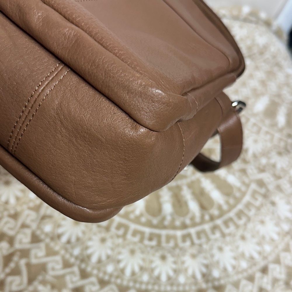Tan Leather Crossbody Bag with multiple compartments - Picture 6 of 16